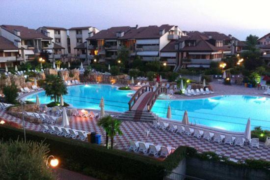Apartment With Garden And Grill - Green Residence Sirmione Desenzano del Garda Exterior photo