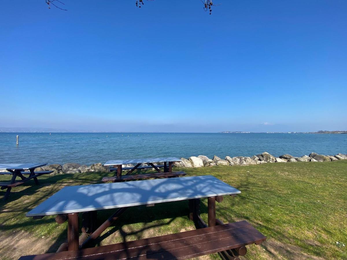 Apartment With Garden And Grill - Green Residence Sirmione Desenzano del Garda Exterior photo
